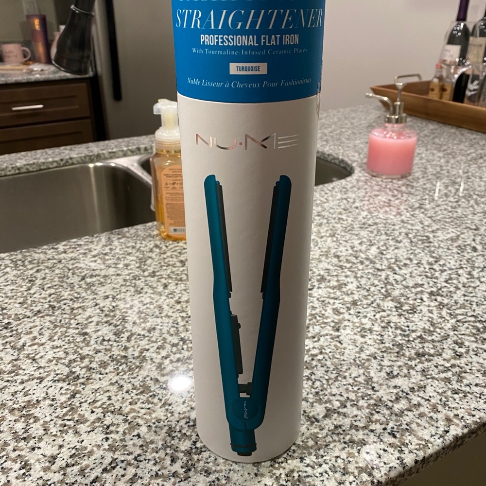 NuMe Flat Iron Hair Straightener
